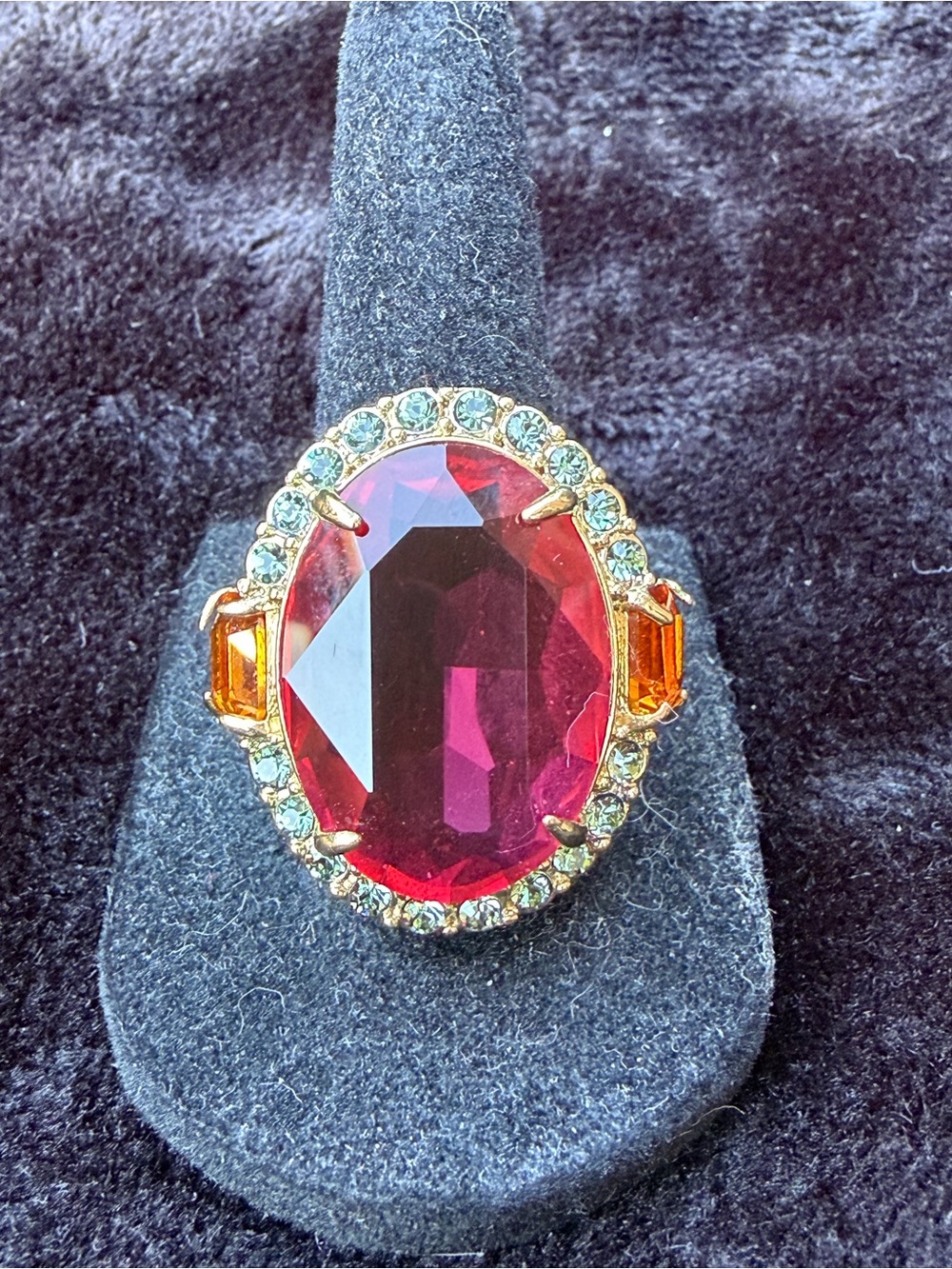 Heidi Daus "Alta Moda"
Goldtone Crystal Ring *Size 8